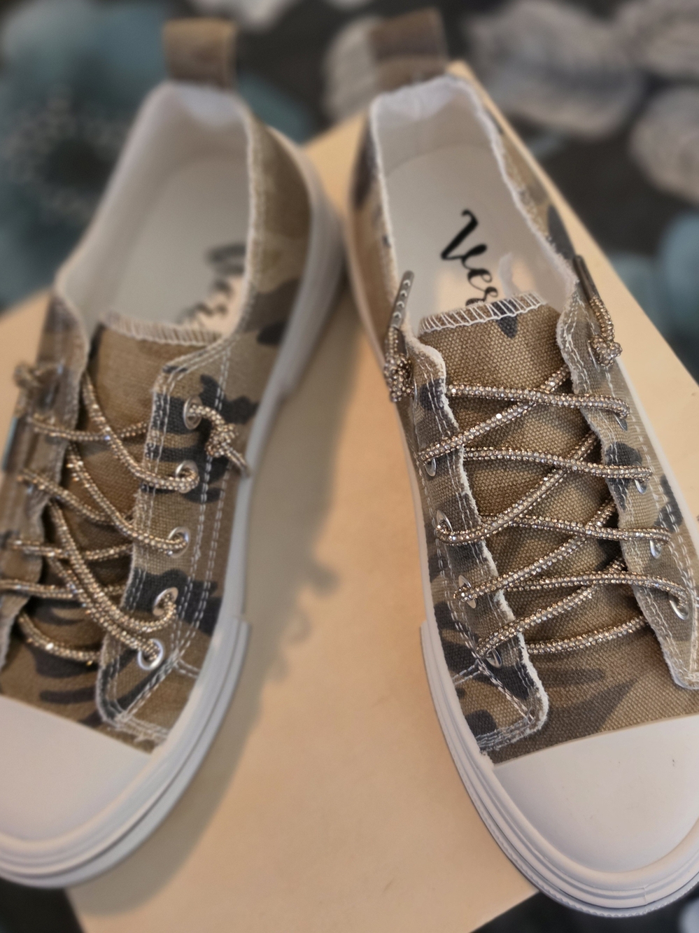 Casual Camouflage Low-Top Sneakers - Tan